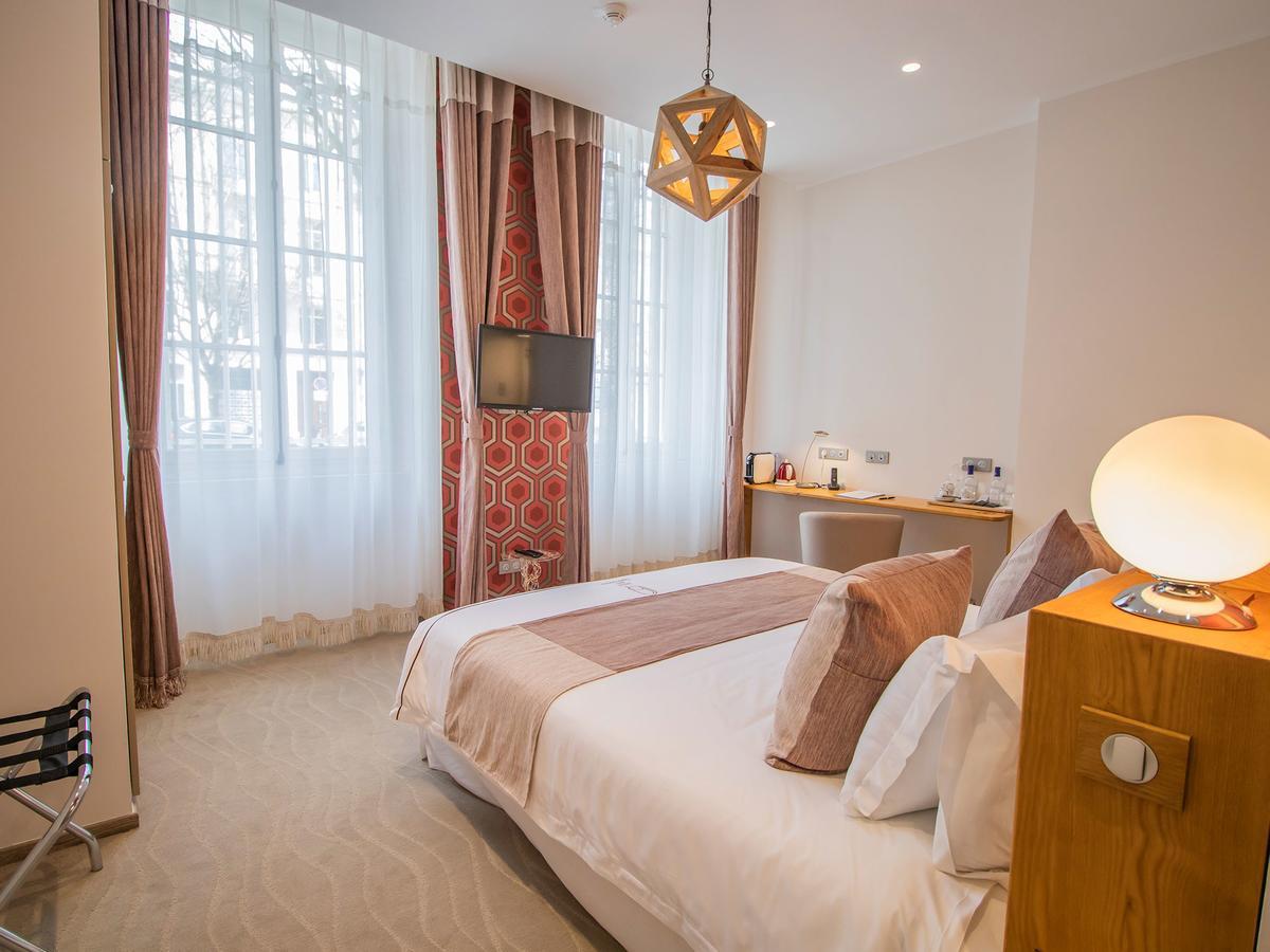 Hotel Des Quinconces Bordeaux Centre ภายนอก รูปภาพ